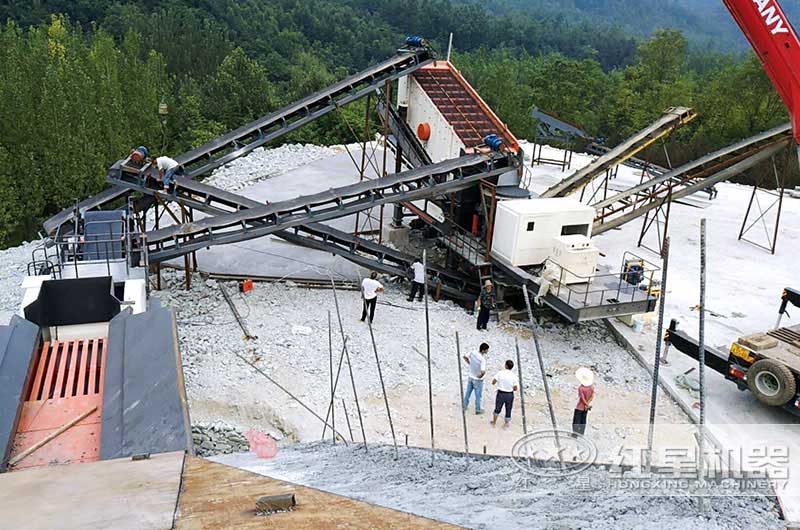 花崗巖移動式碎石機(jī)現(xiàn)場